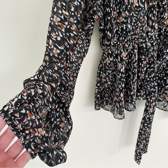 EXPRESS Metallic Printed Tie Back Balloon Sleeve Top L Large Black Gold - Picture 9 of 11
